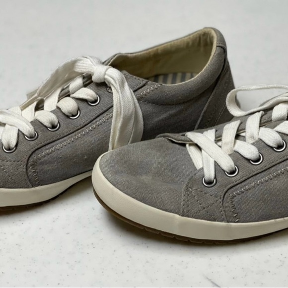 Taos Women's star sneakers size 8 - Picture 3 of 8